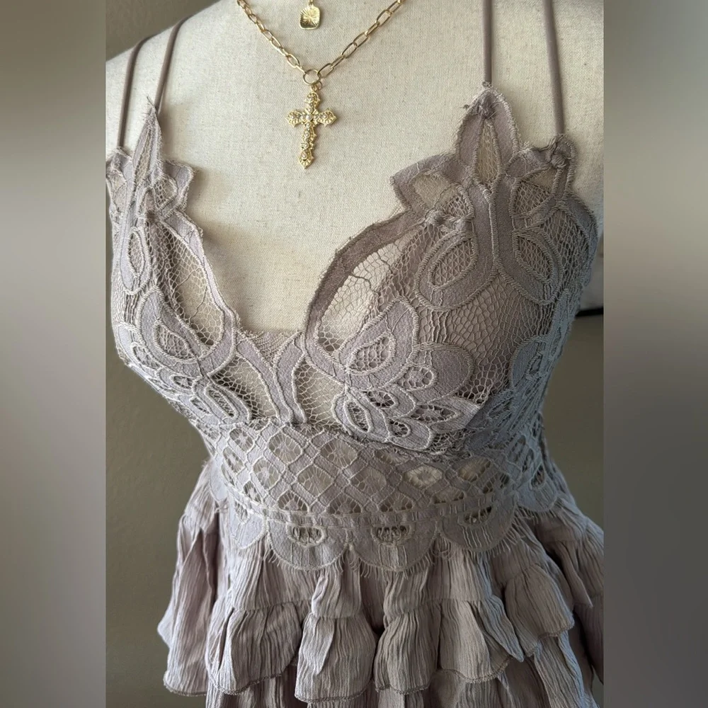 Lace peplum crochet cami top in mocha - Picture 4 of 7